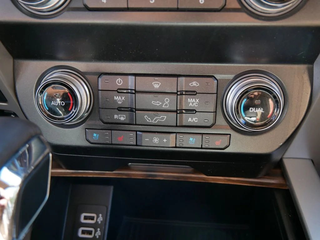 Used 2019 Silver Ford Lariat image 21