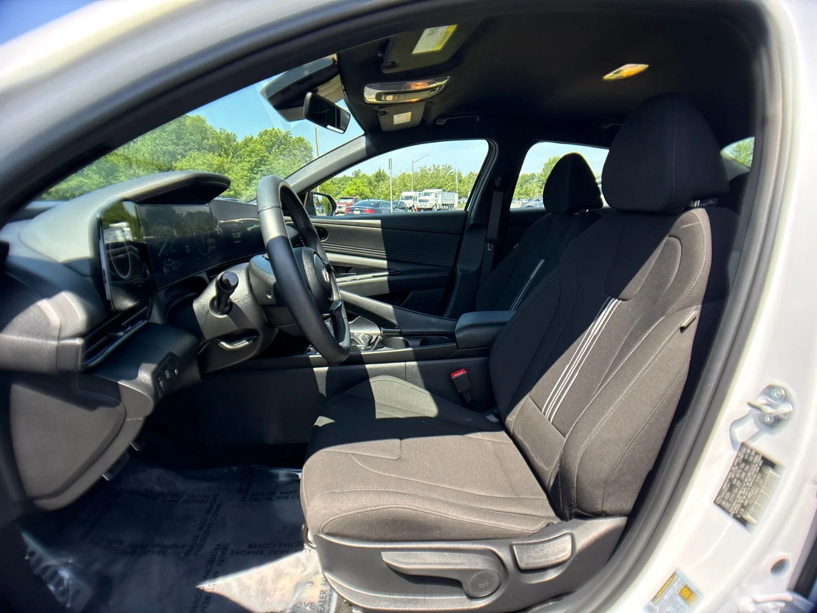 Used 2025 White Hyundai SEL Sport image 10
