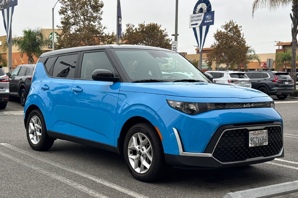 Used 2023 Blue Kia S image 2