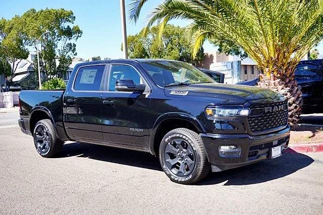 New 2026 Diamond Black Crystal Pearl-Coat Exterior Paint RAM Big Horn/Lone Star image 6