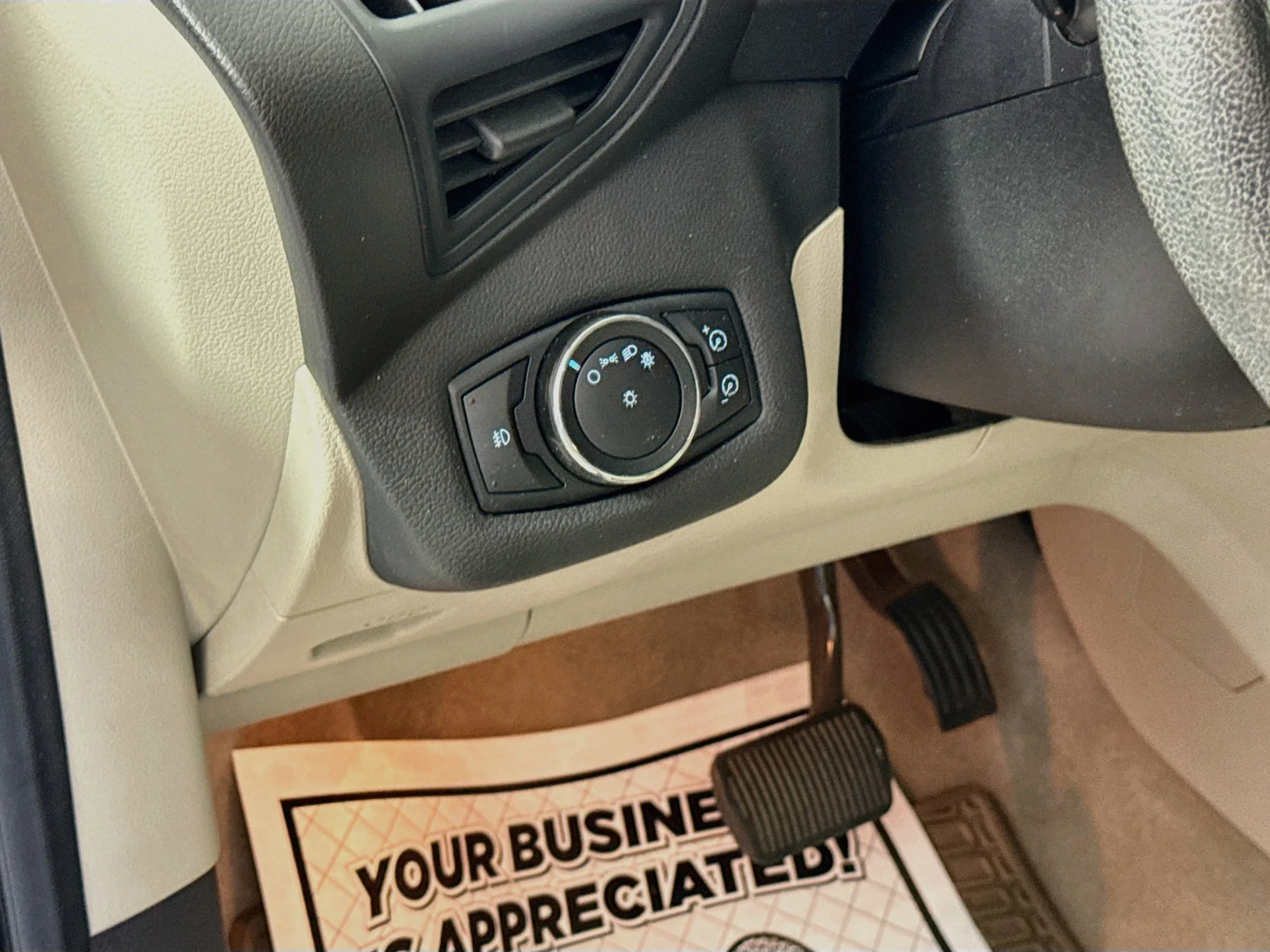 Used 2013 Oxford White Ford SE image 14