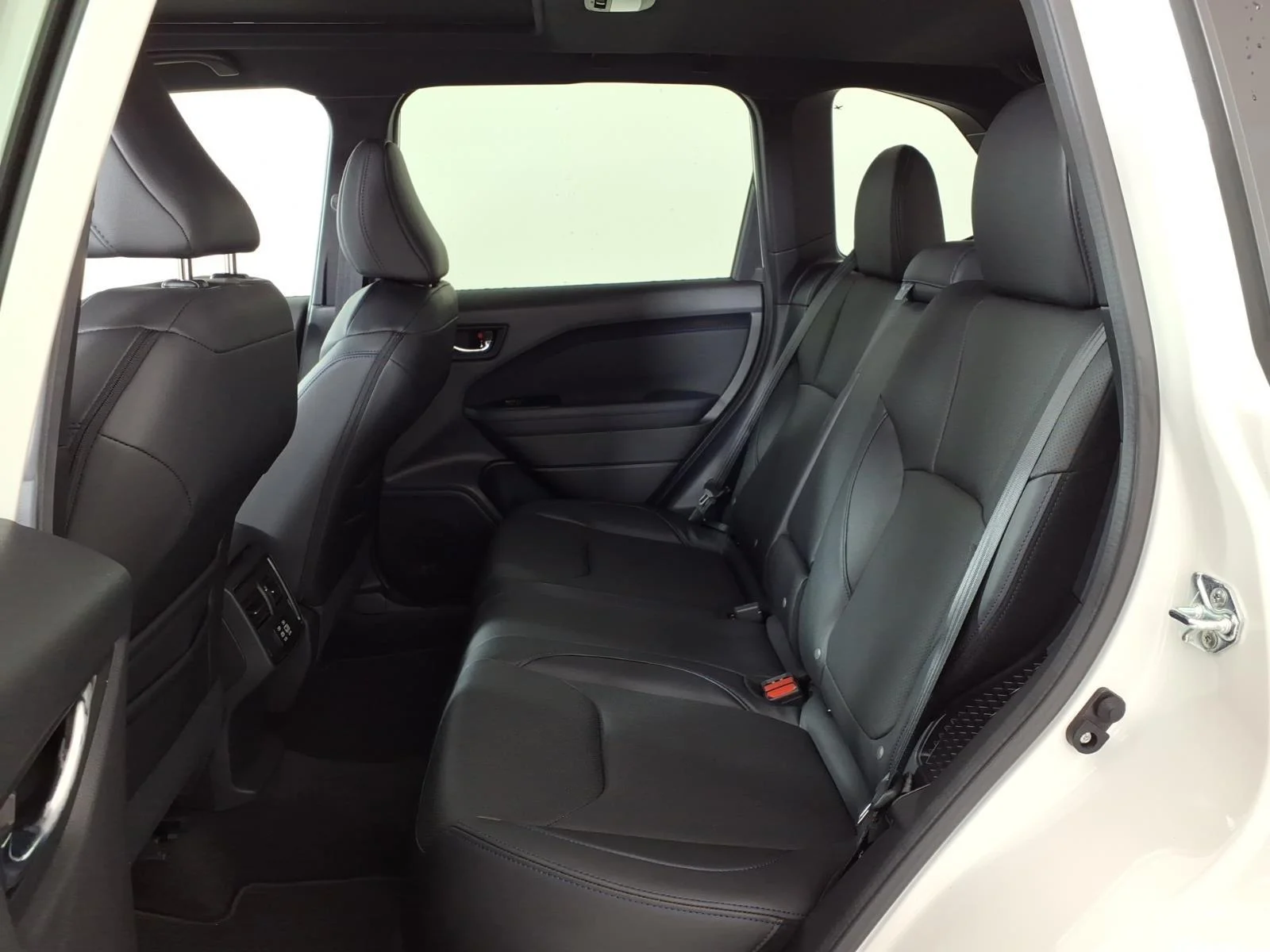 New 2026 CRYSTAL WHITE PEARL SUBARU Limited Hybrid image 48