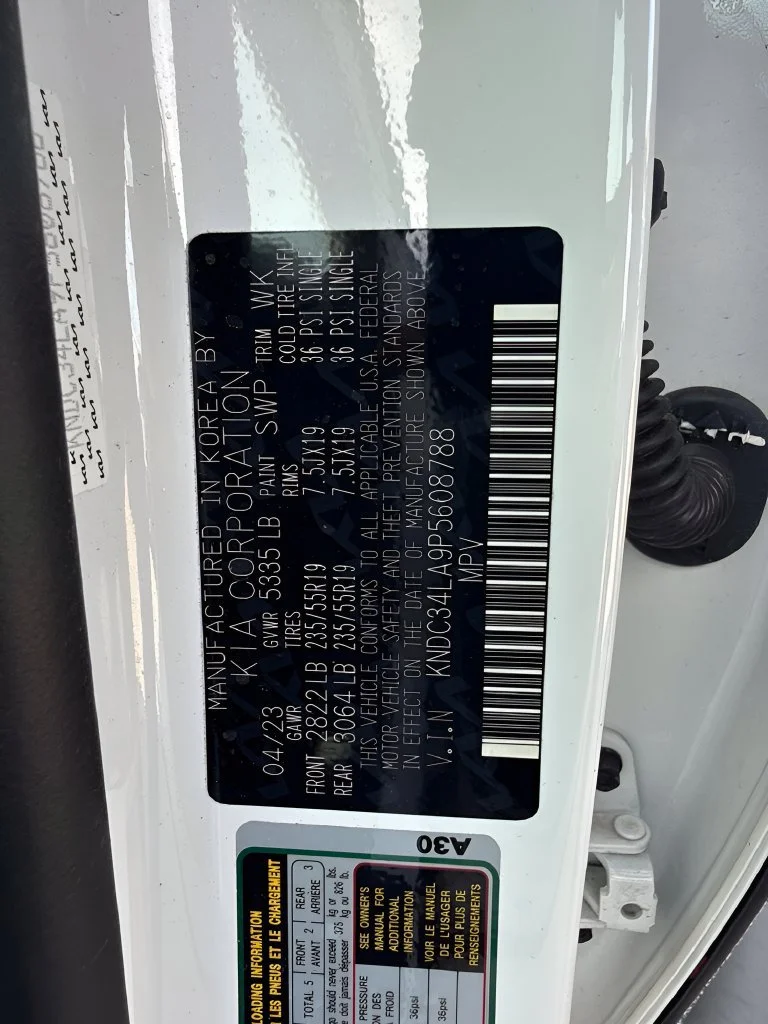 Used 2023 White Kia Wind image 36