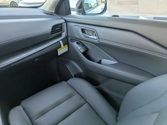 New 2026 Everest White Pearl TriCoat Nissan Dark Armor™ image 18