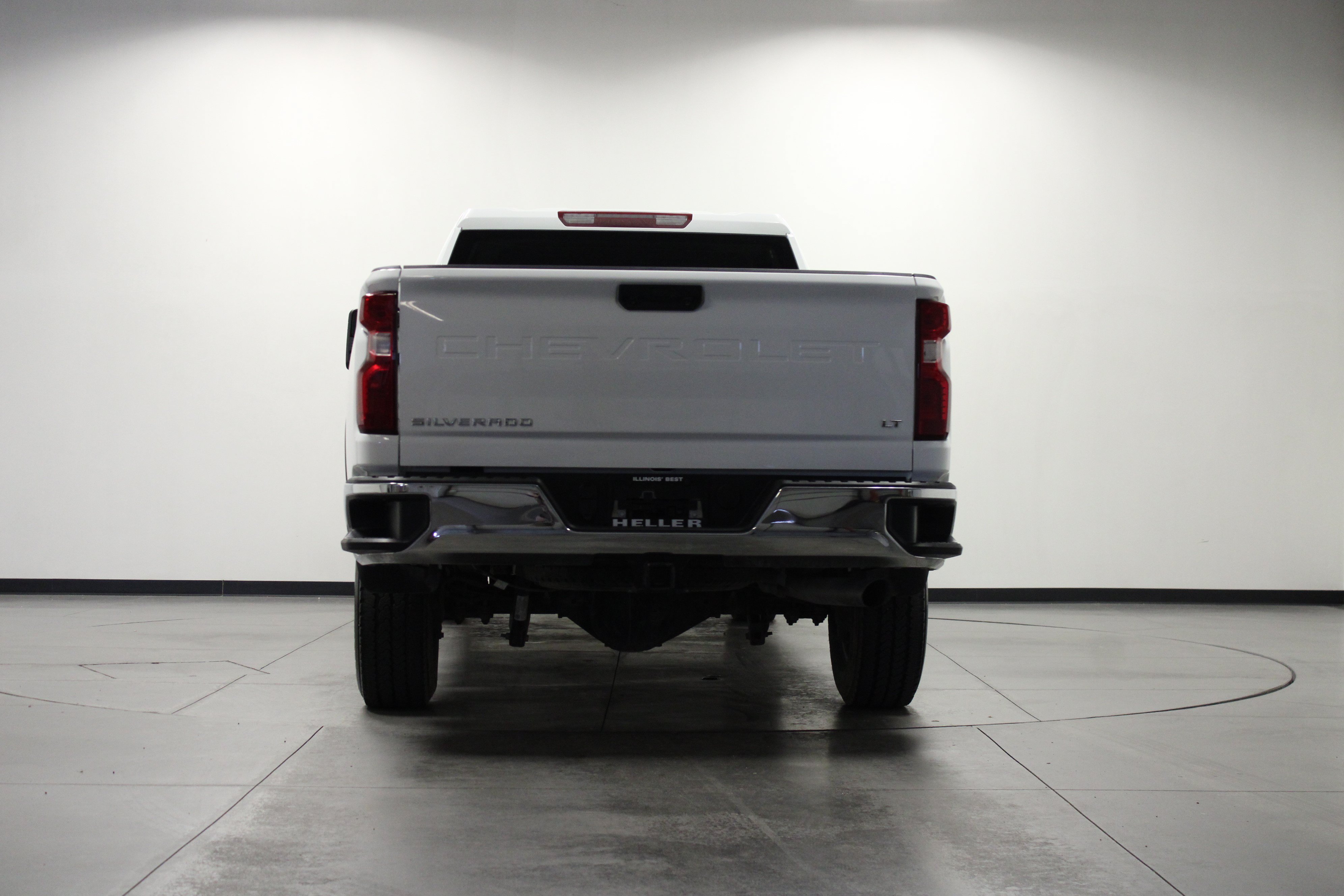 Used 2025 White Chevrolet LT image 5
