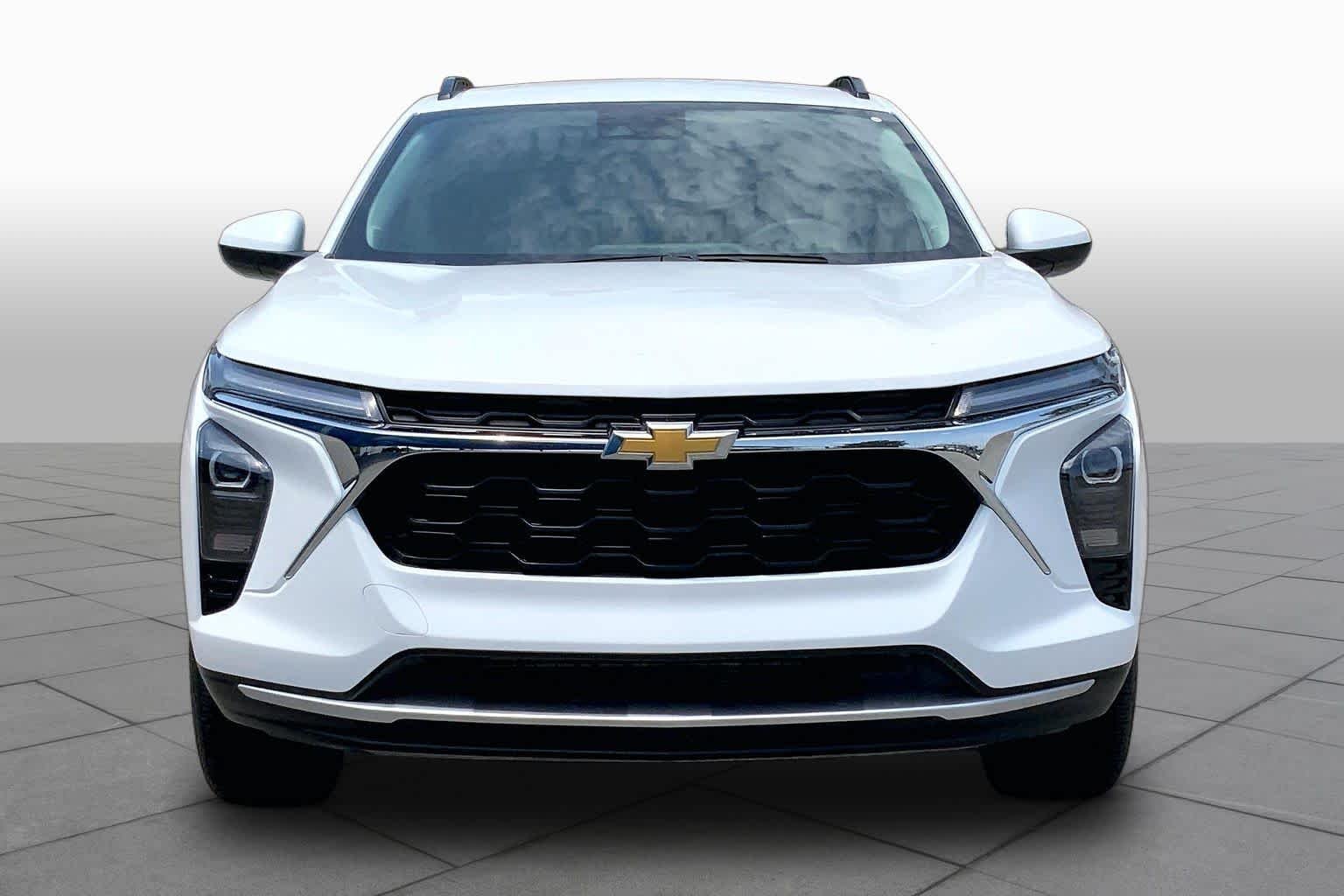 Used 2025 Summit White Chevrolet LT image 4