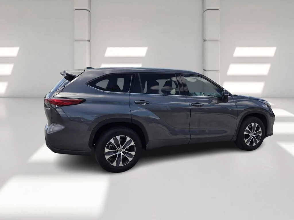 Used 2022 Magnetic Gray Metallic Toyota Hybrid XLE image 6