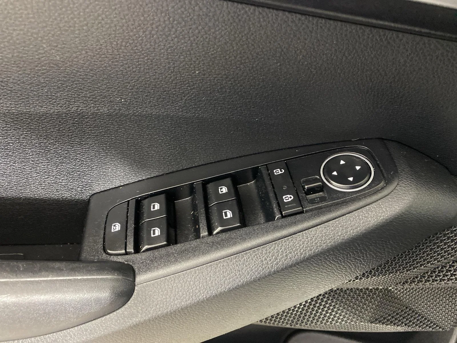 Used 2022 Snow White Pearl Kia LX image 26