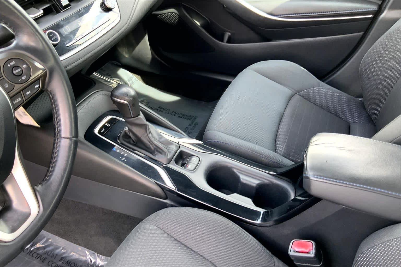 Used 2020 Blue Crush Metallic Toyota SE image 16