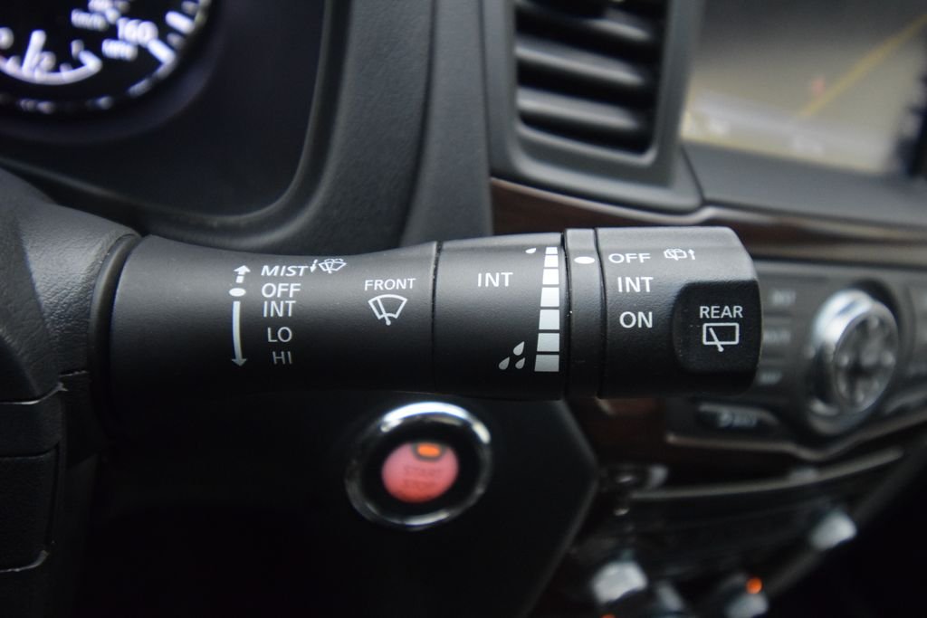 Used 2016 Silver Nissan Platinum image 36