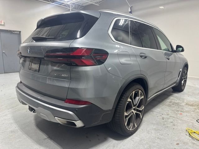 Used 2024 Gray BMW xDrive40i image 5