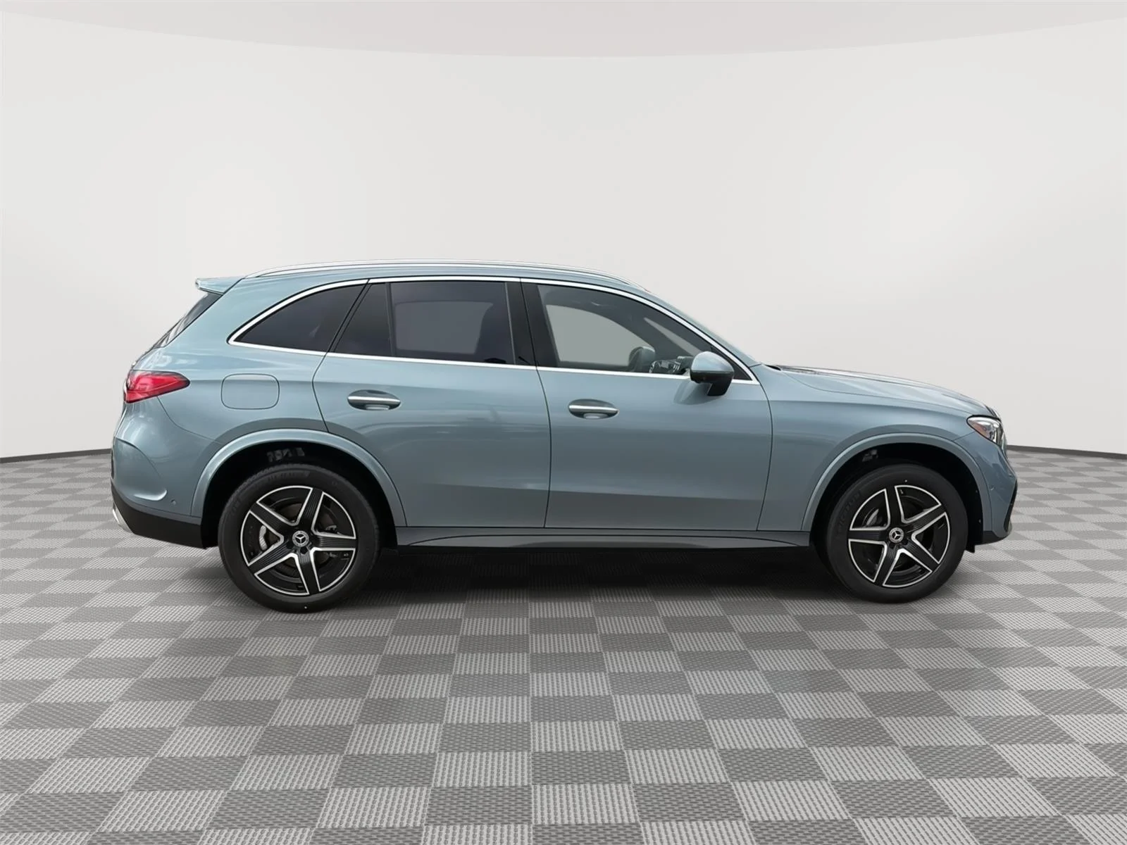 New 2026 Verde Silver Metallic Mercedes-Benz GLC 300 image 2