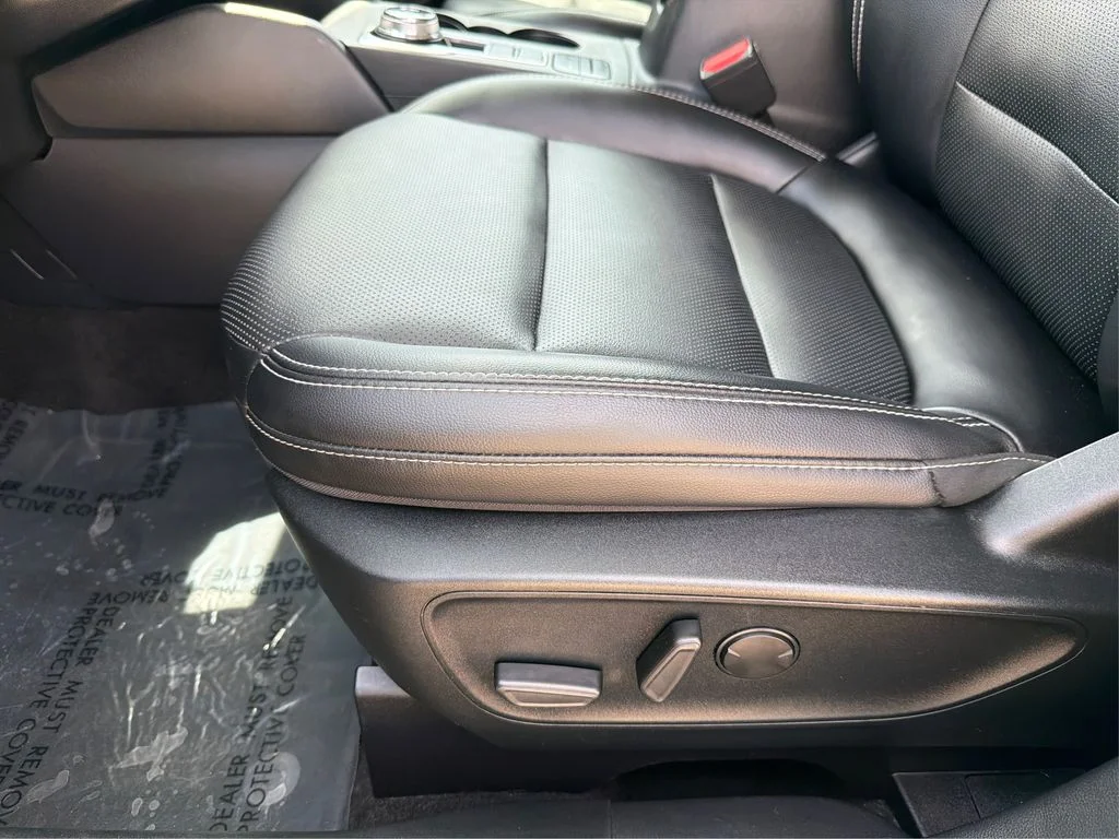 Used 2020 Magnetic Metallic Ford SEL image 19