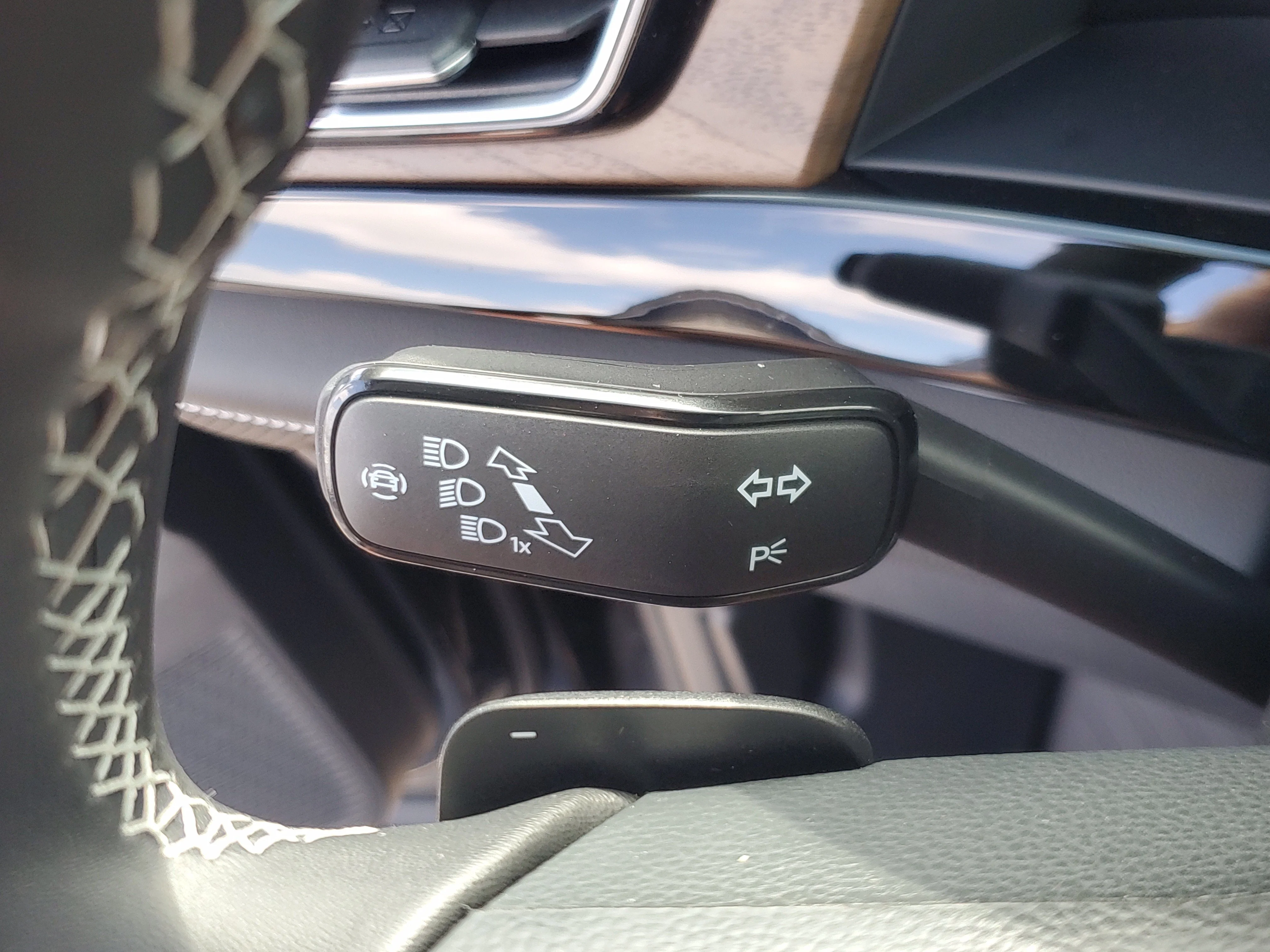 New 2026 Black Volkswagen 2.0T SE w/Technology image 27
