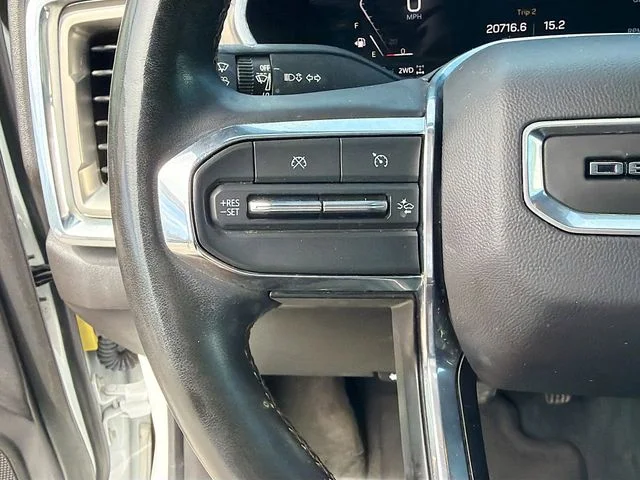 Used 2023 White GMC Denali image 38