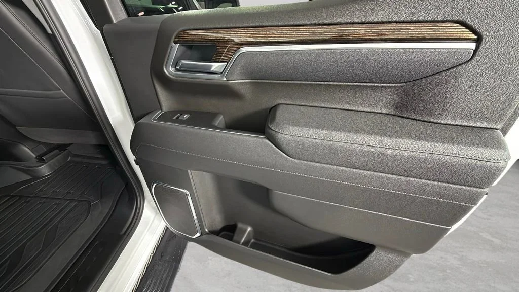 Certified Used 2026 Summit White GMC Elevation image 32