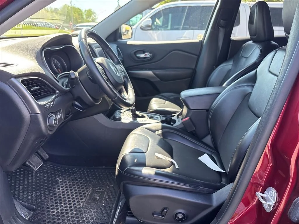 Used 2019 Red Jeep Latitude Plus image 15