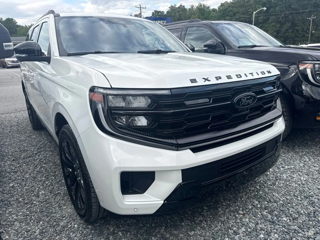 Used 2025 White Ford Platinum image 2