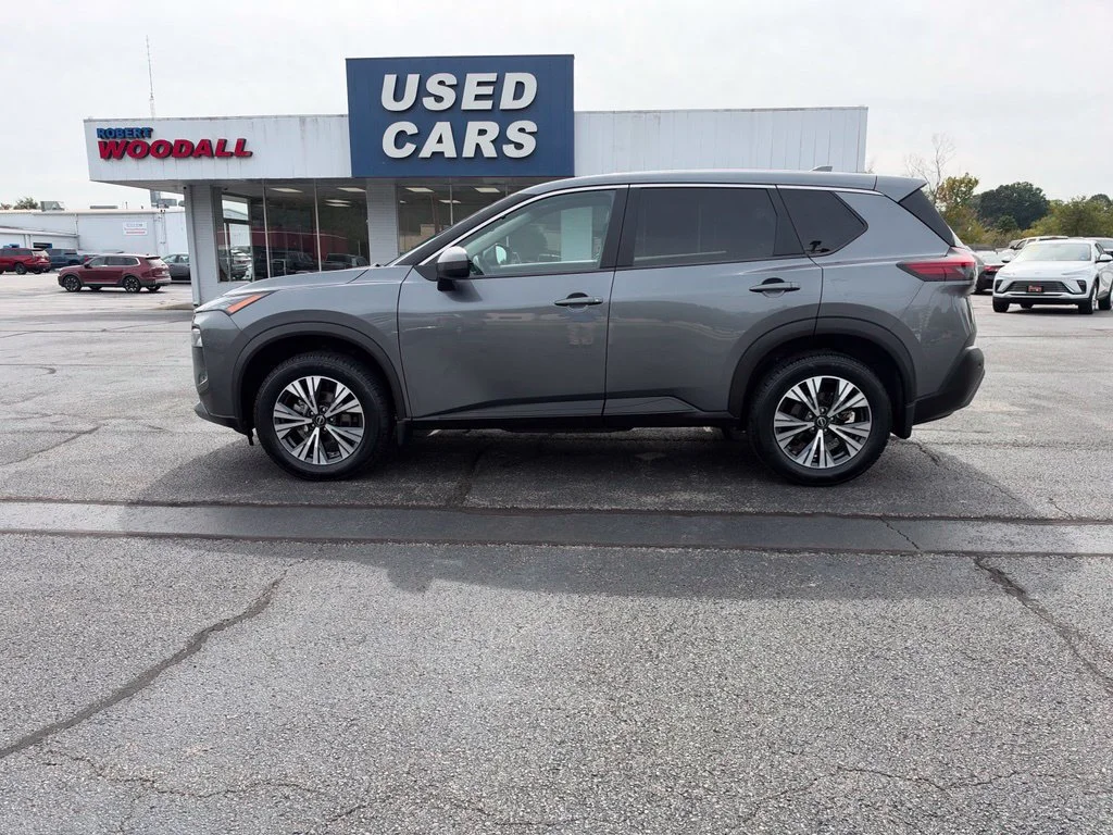 Used 2023 Gray Nissan SV image 4