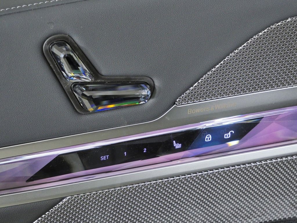 New 2026 Carbon Black Metallic BMW xDrive60 image 37