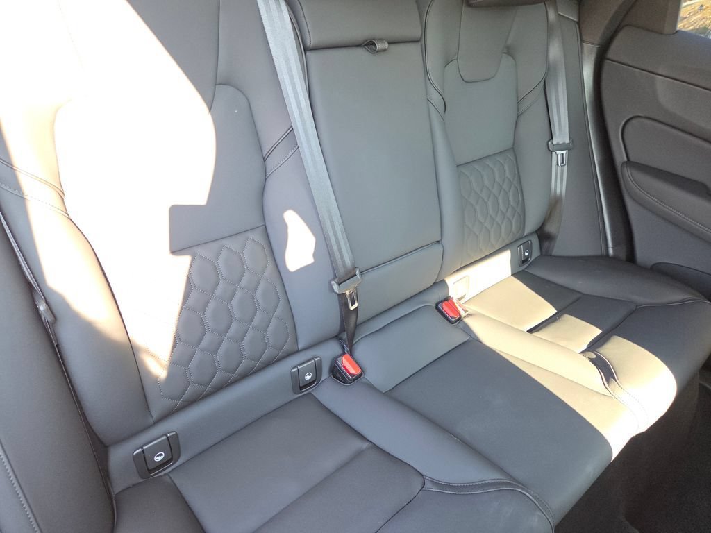 2026 Volvo XC60 Plus - Photo 31