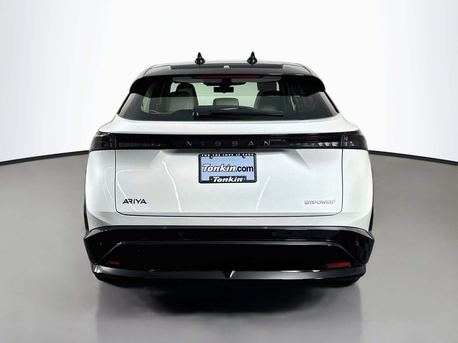 Used 2024 Everest White Pearl Tricoat/Black Diamond Pearl Nissan EMPOWER+ image 6
