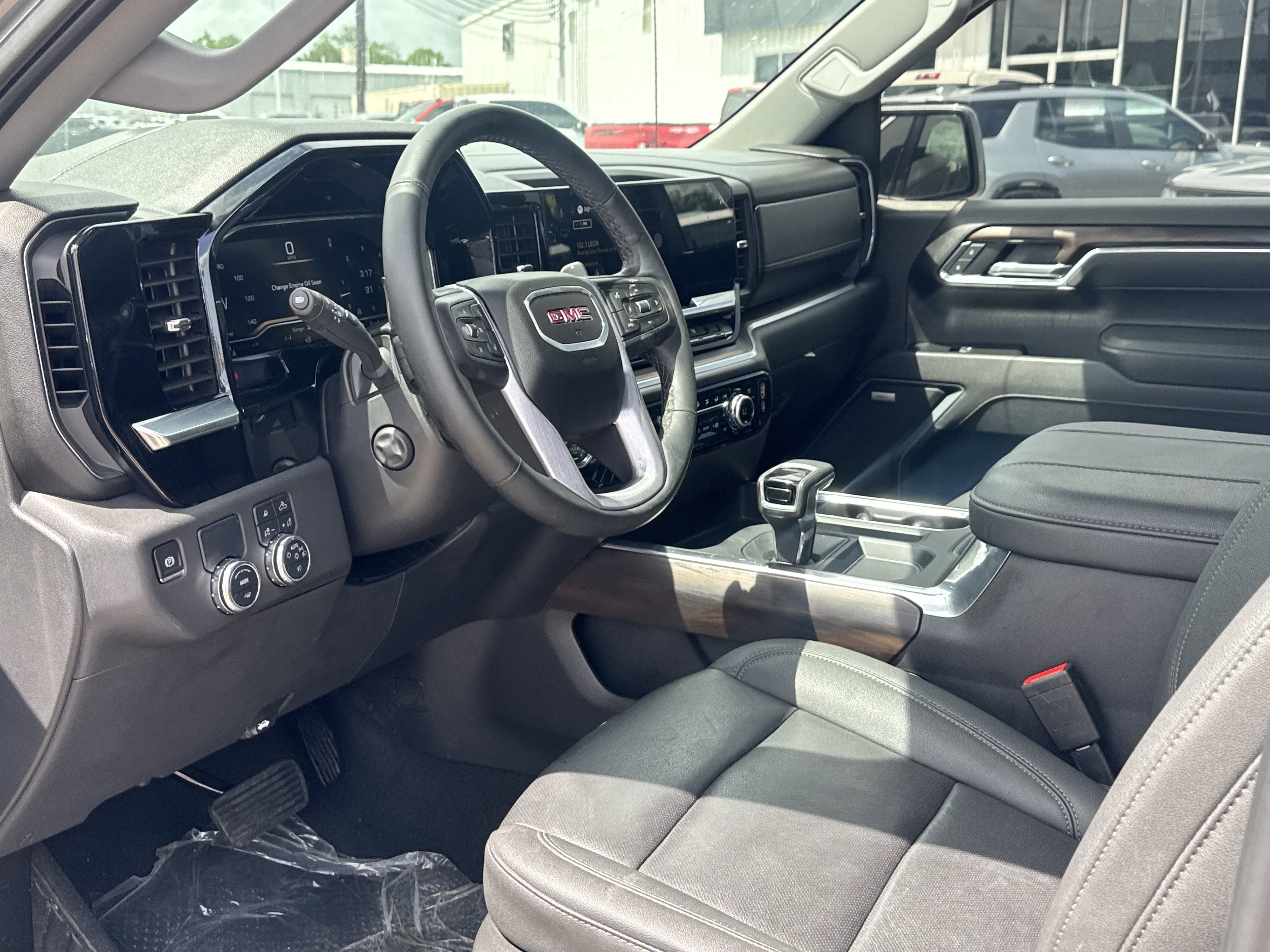 Used 2025 Sterling Metallic GMC SLT image 4