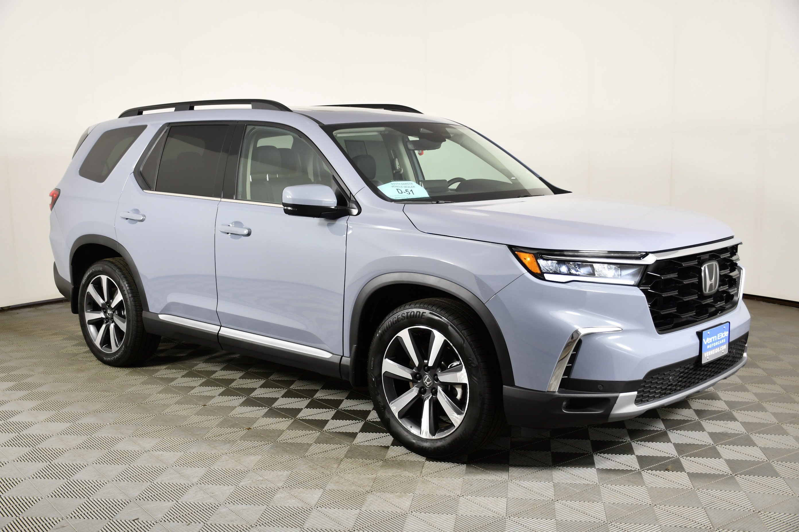 Certified Used 2025 Sonic Gray Pearl Honda AWD TRG image 4