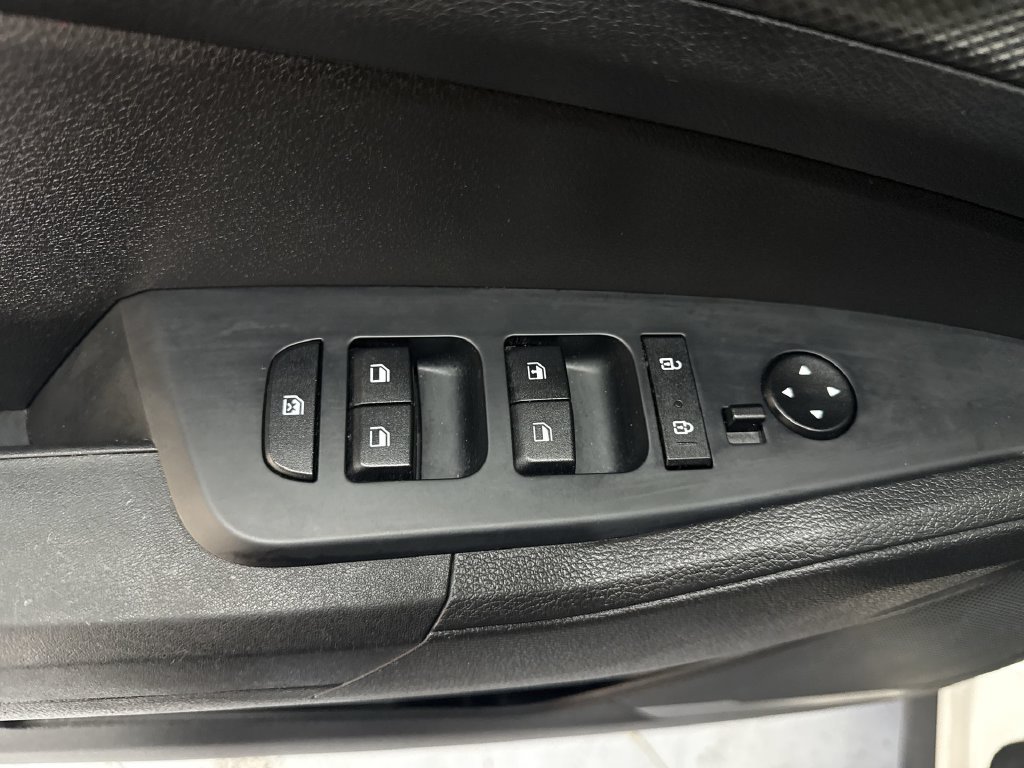 Used 2023 Snow White Pearl Kia LX image 14