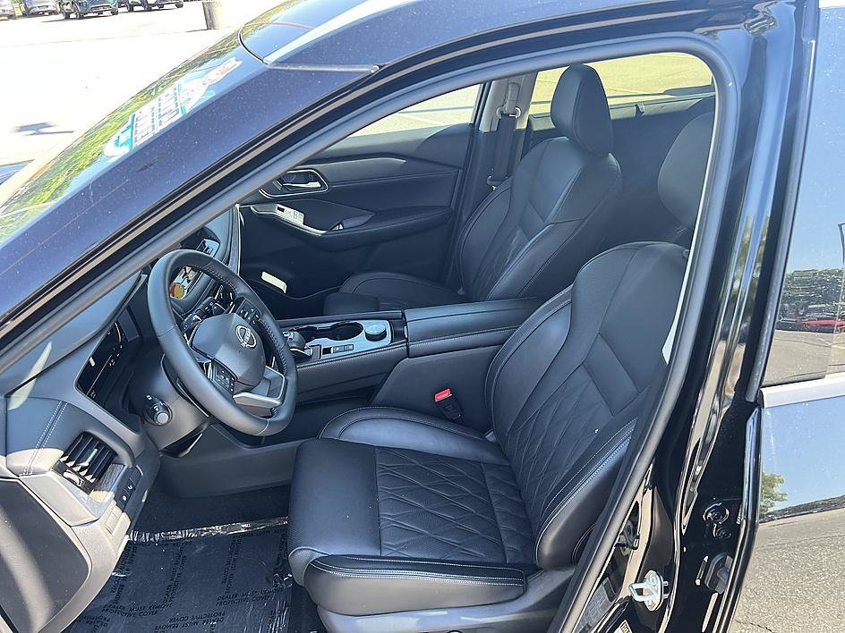 Used 2026 Super Black Nissan Platinum image 13