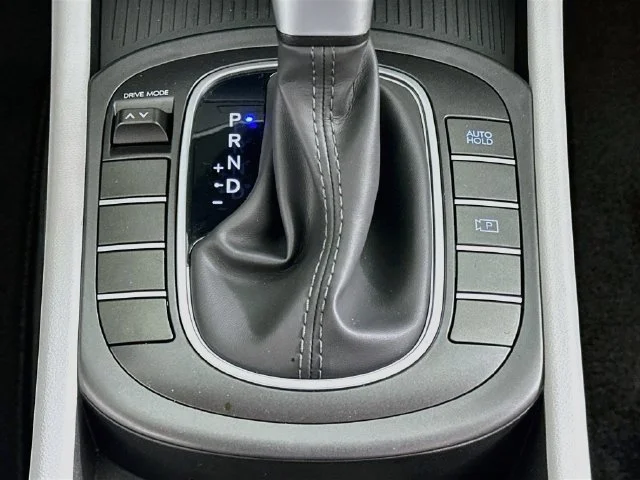 New 2027 White Hyundai SE image 18