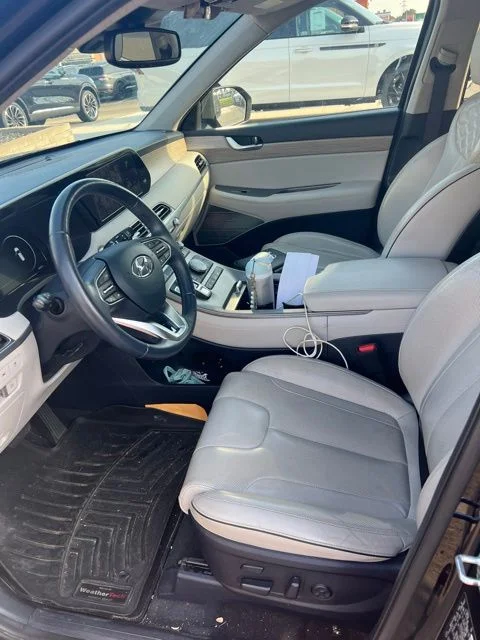 Used 2022 Black Hyundai Limited image 2