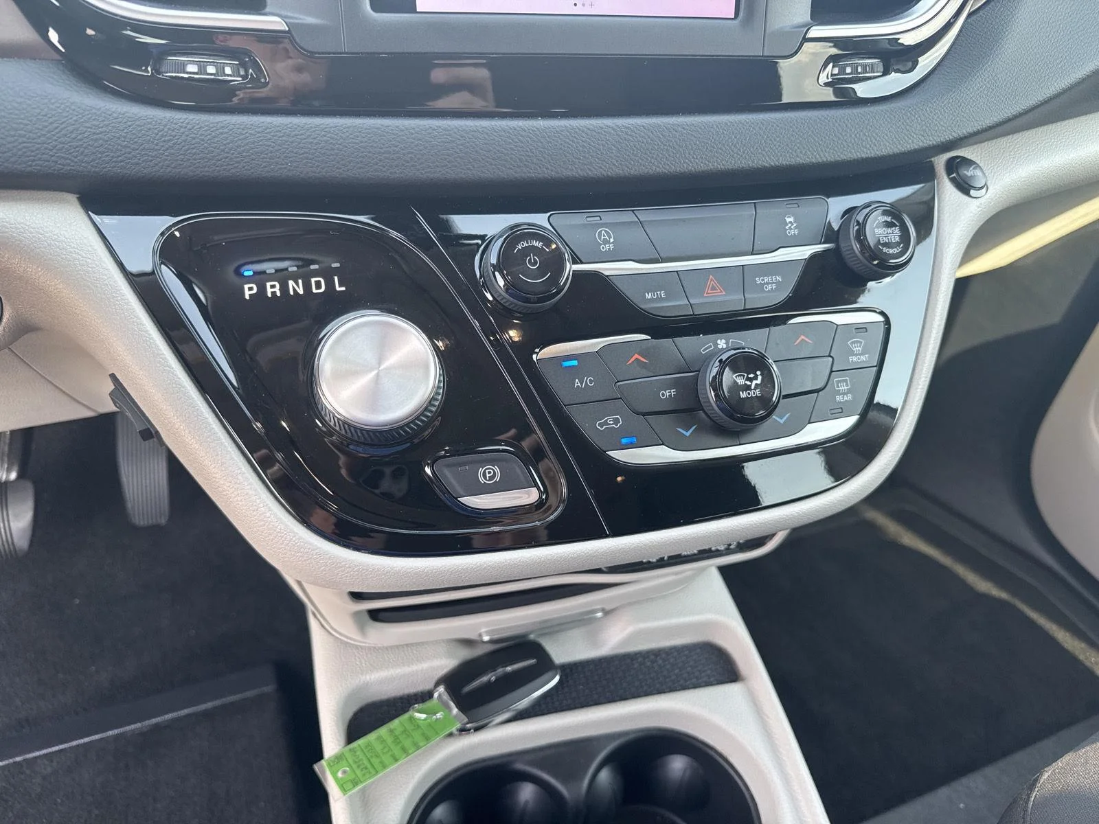 Used 2022 Granite Crystal M Chrysler LX image 26