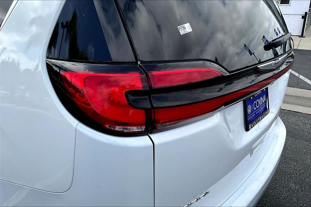 Used 2023 White Chrysler Touring L image 22