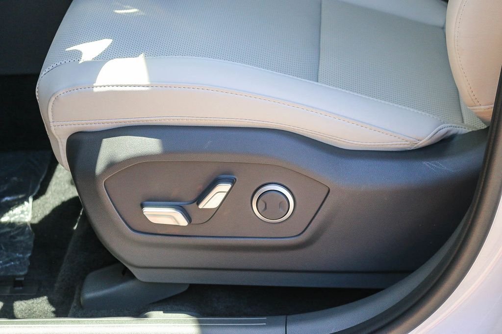 New 2026 White Hyundai SEL image 20