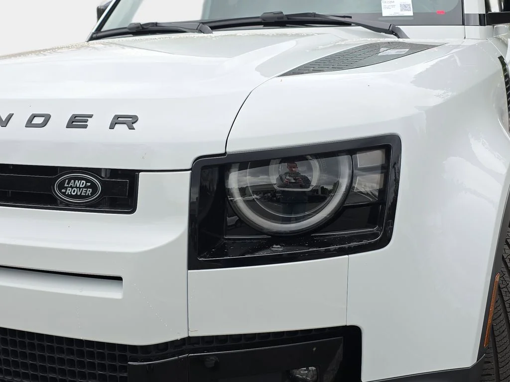 New 2026 Fuji White LAND ROVER S image 32