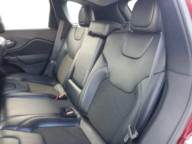 Used 2020 Velvet Red Pear Jeep Altitude image 20