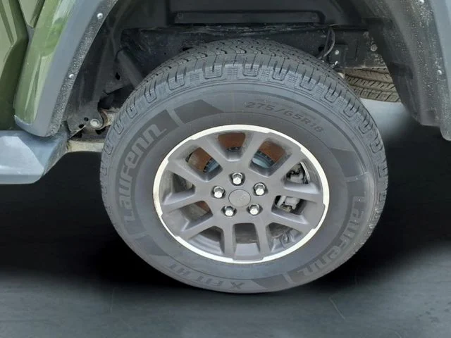 Used 2022 Green Jeep Overland image 13