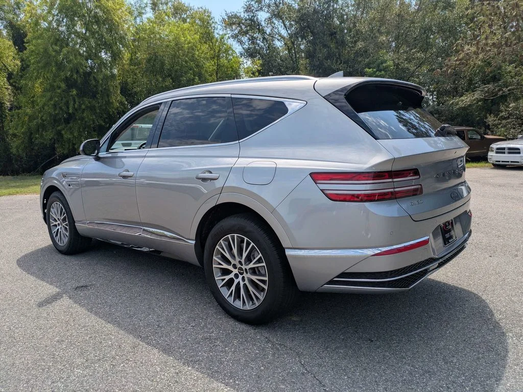 Used 2025 Silver Genesis 2.5T image 6