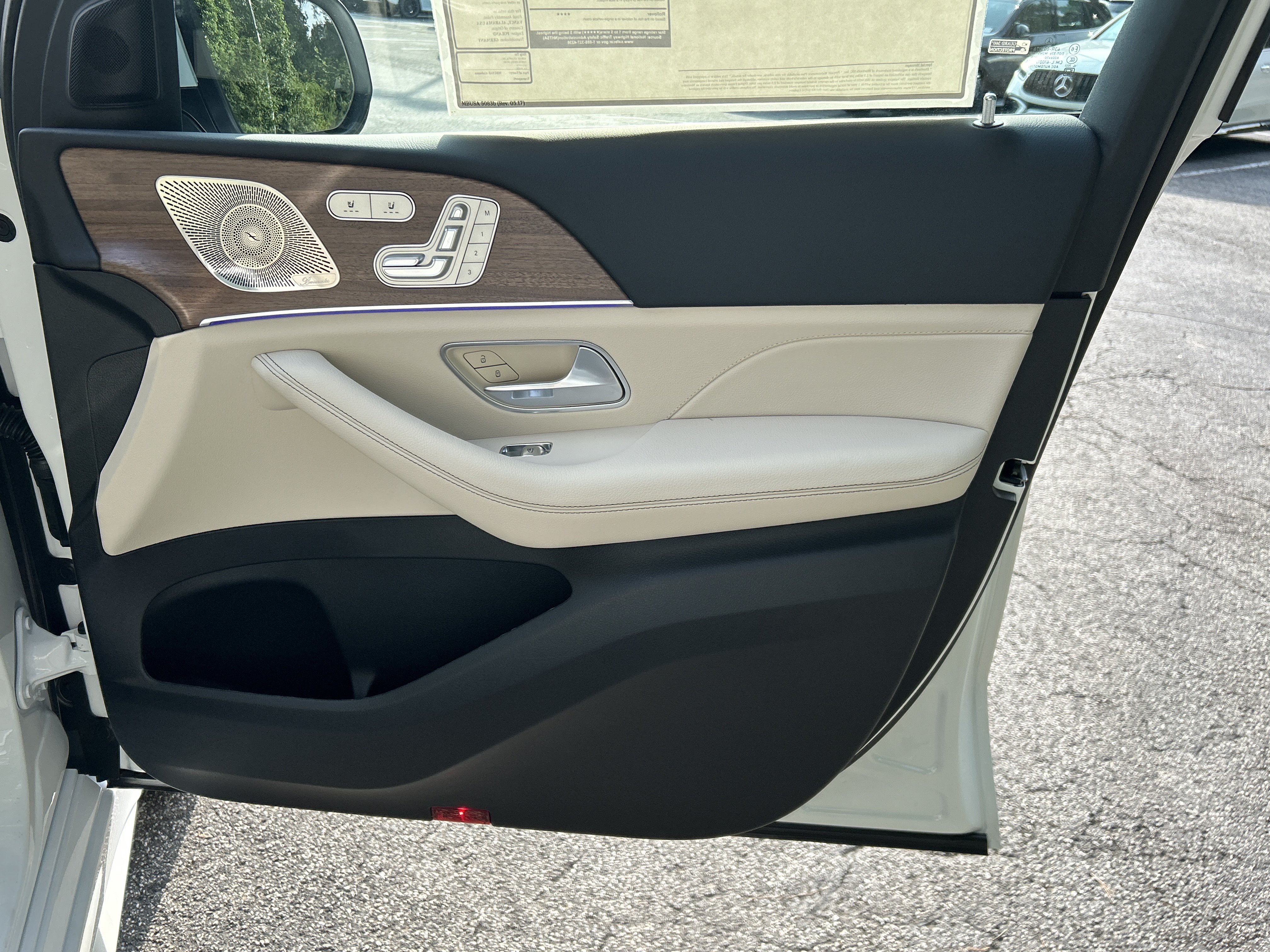 New 2026 MANUFAKTUR Moonlight White Metallic Mercedes-Benz GLE 350 4MATIC® SUV image 41