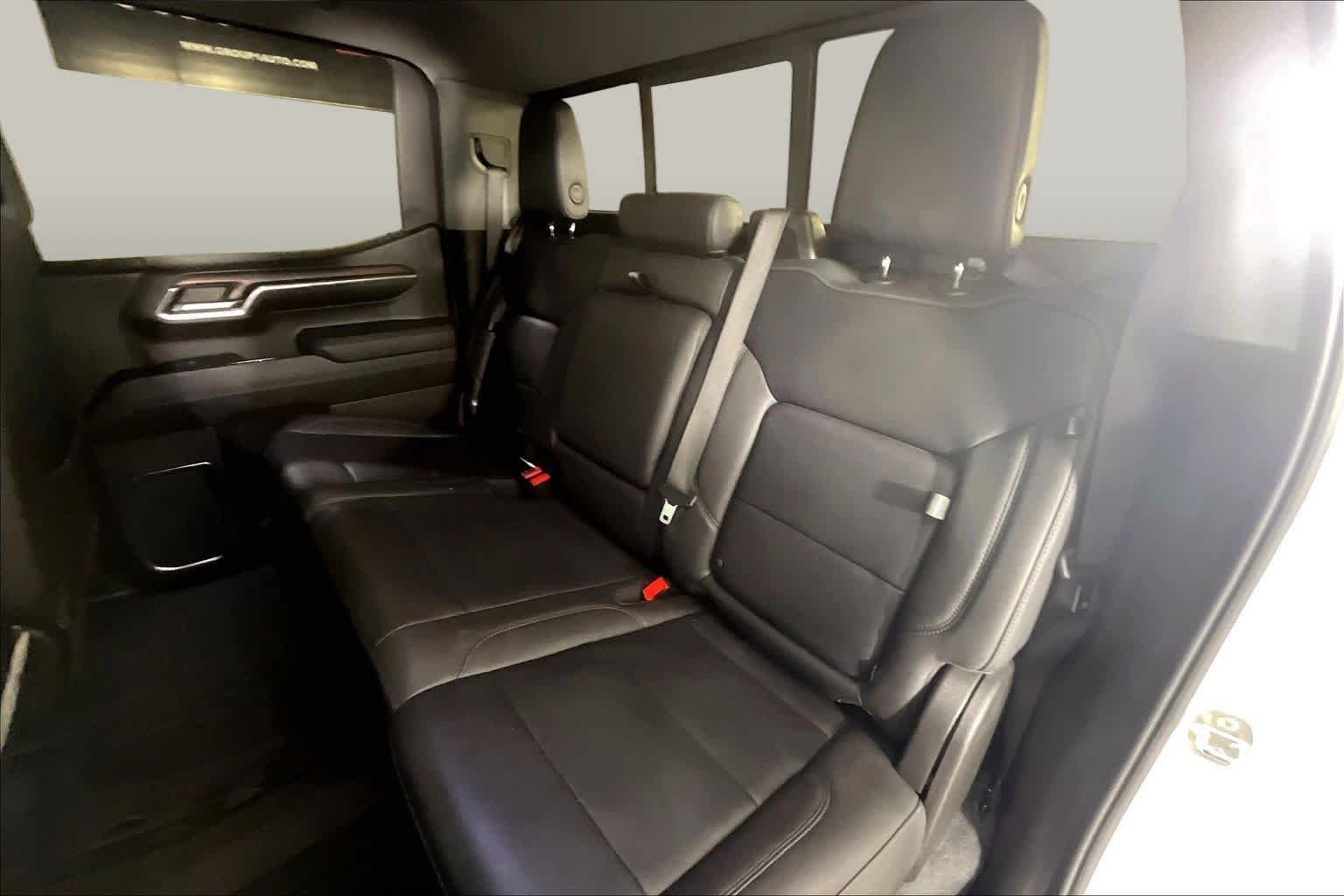 Used 2024 White Frost Tricoat GMC SLT image 18
