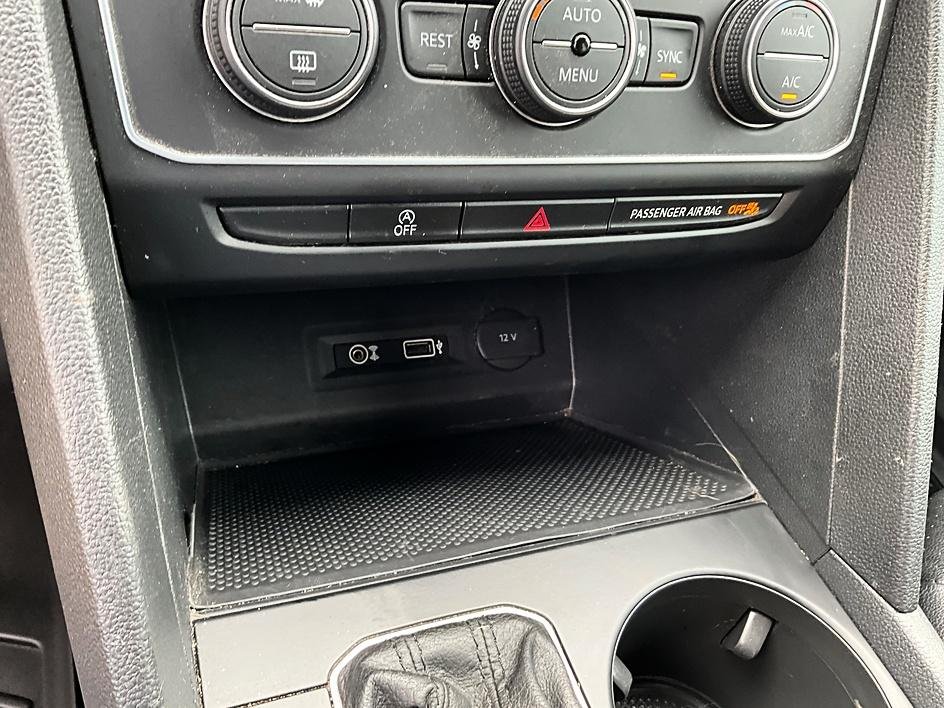 Used 2019 White Volkswagen 2.0T SE image 24