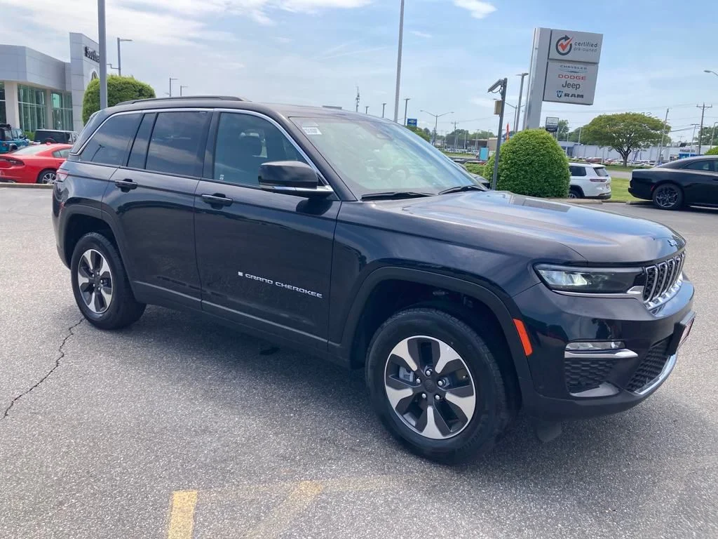 New 2024 Midnight Sky Jeep 4xe image 8