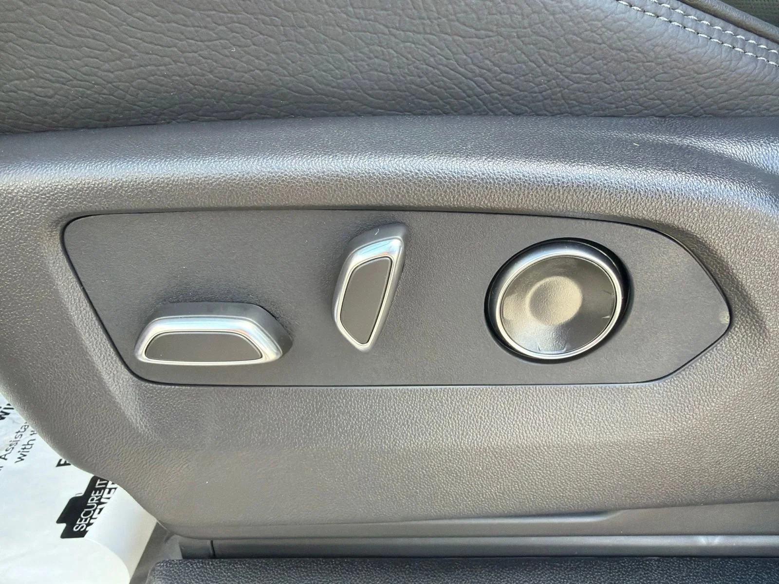 2026 GMC Yukon XL Denali - Photo 14