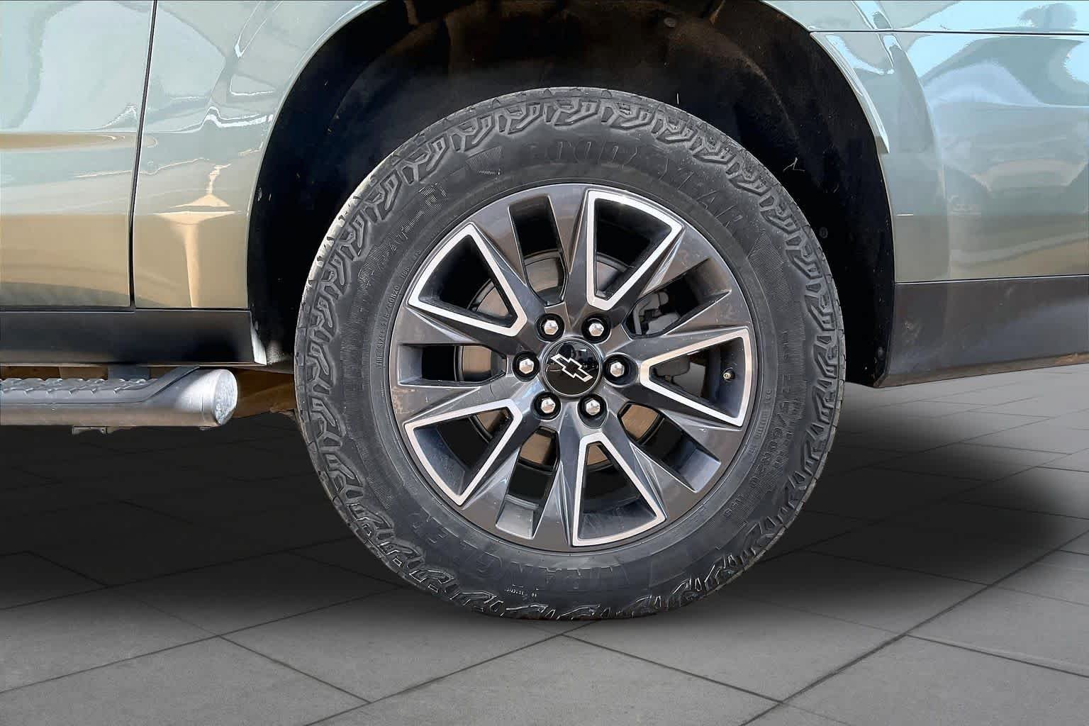 Used 2024 Silver Sage Metallic Chevrolet Z71 image 12