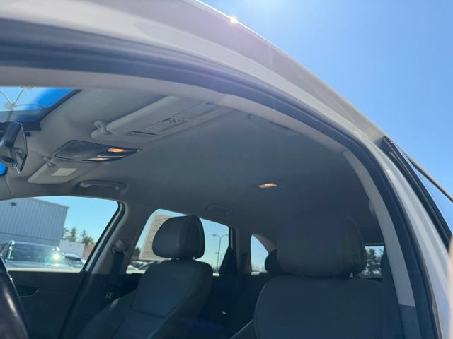 Used 2016 Snow White Pearl Kia EX image 10