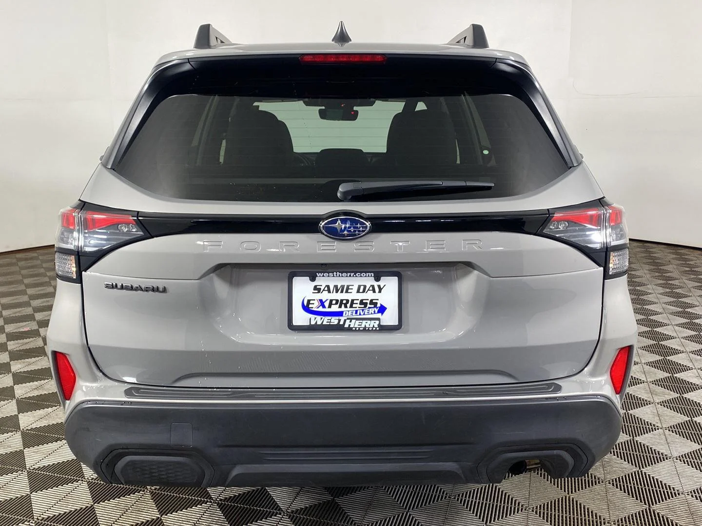 Used 2025 River Rock Pearl Subaru Premium image 6