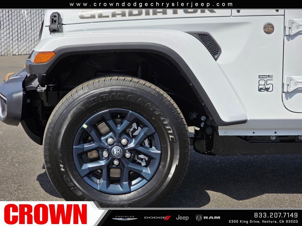 New 2026 Bright White Clear-Coat Exterior Paint Jeep 85th Anniversary Edition image 9