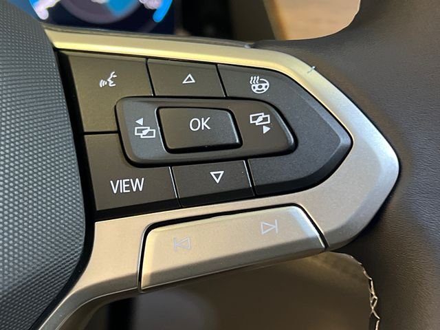 New 2026 White Volkswagen SE w/Technology image 15