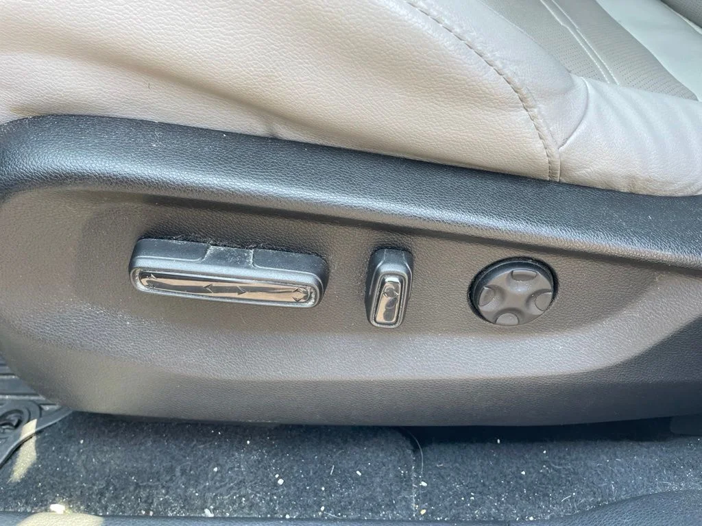 Used 2018  Honda Touring image 13